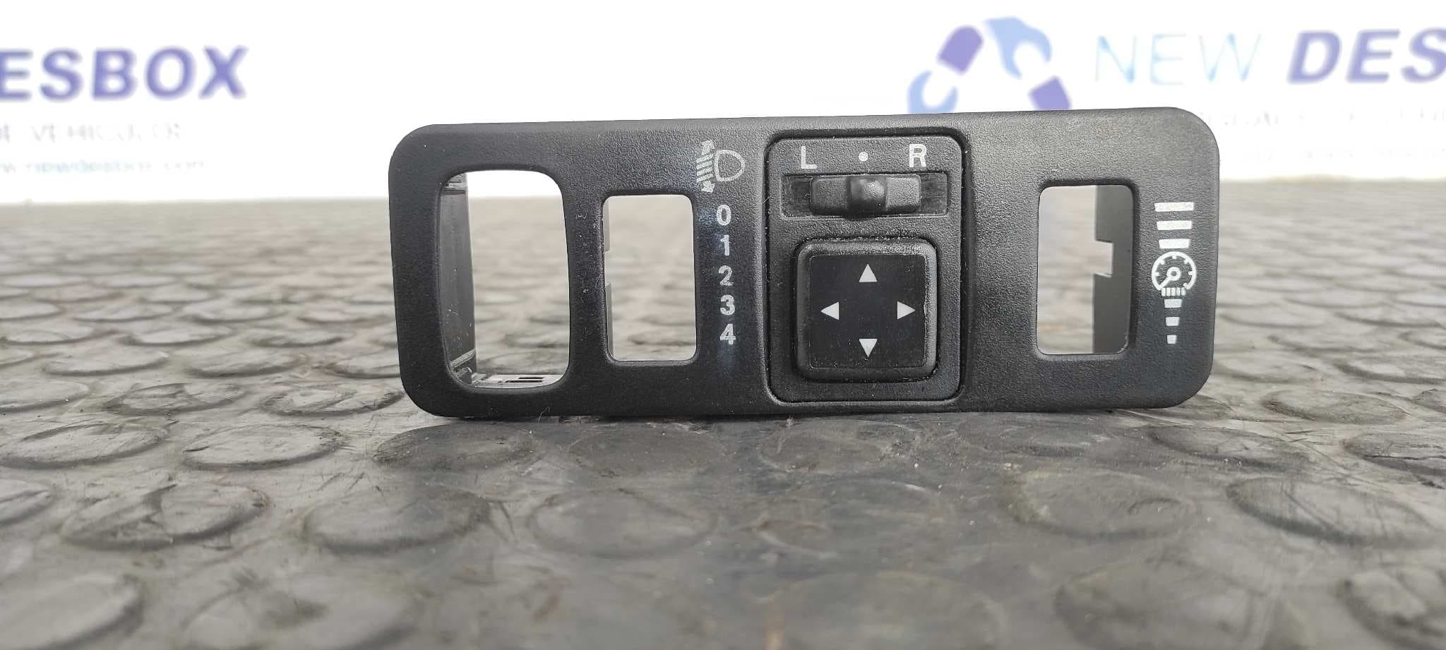 Recambio de MANDO RETROVISOR para MITSUBISHI CARISMA BERLINA 5 (DA0) 1900 DI-D Avance F9Q2 referencia OEM IAM MR740608   - BLANCO