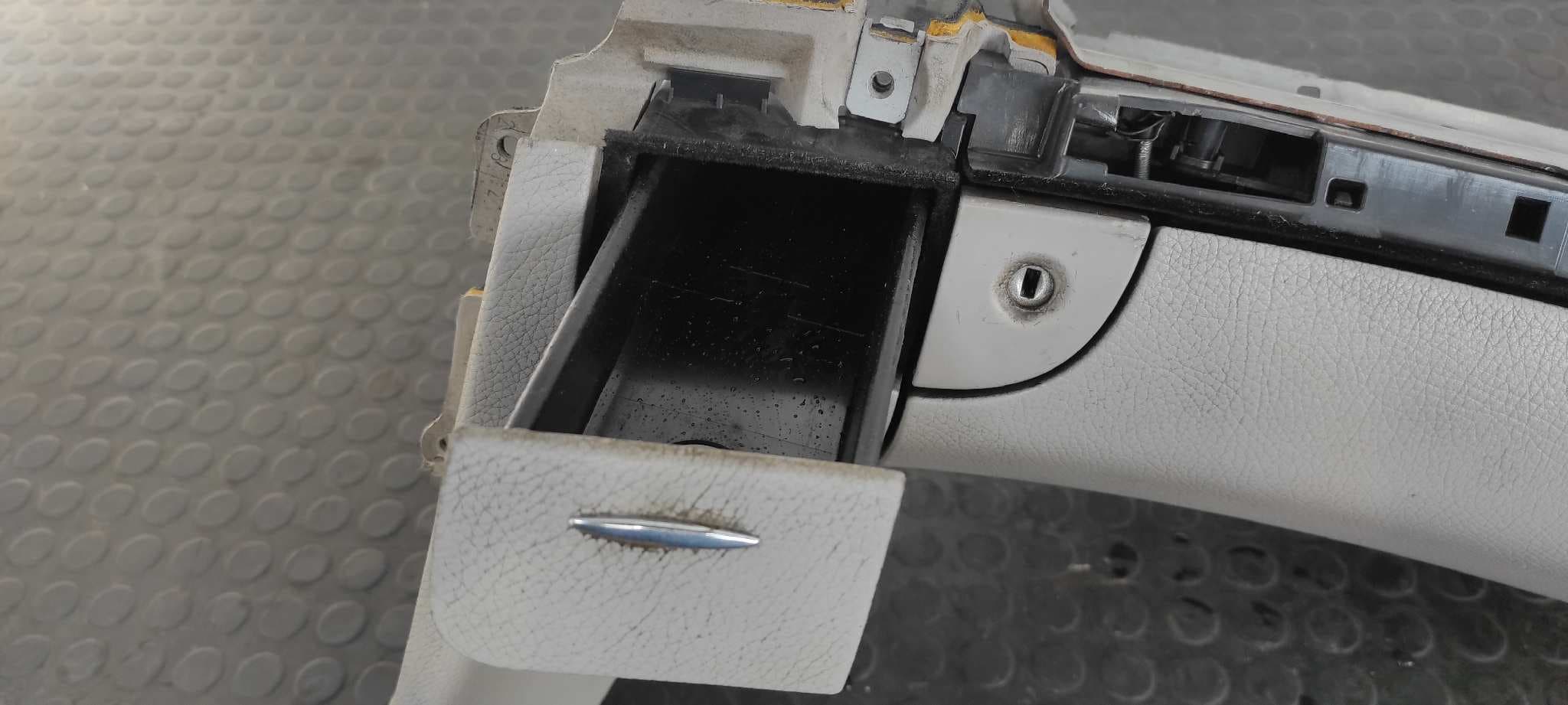 Recambio de GUANTERA para MERCEDES-BENZ CLASE E (W211) BERLINA E 270 CDI (211.016) OM647961 referencia OEM IAM 2116802487   - AZUL 9