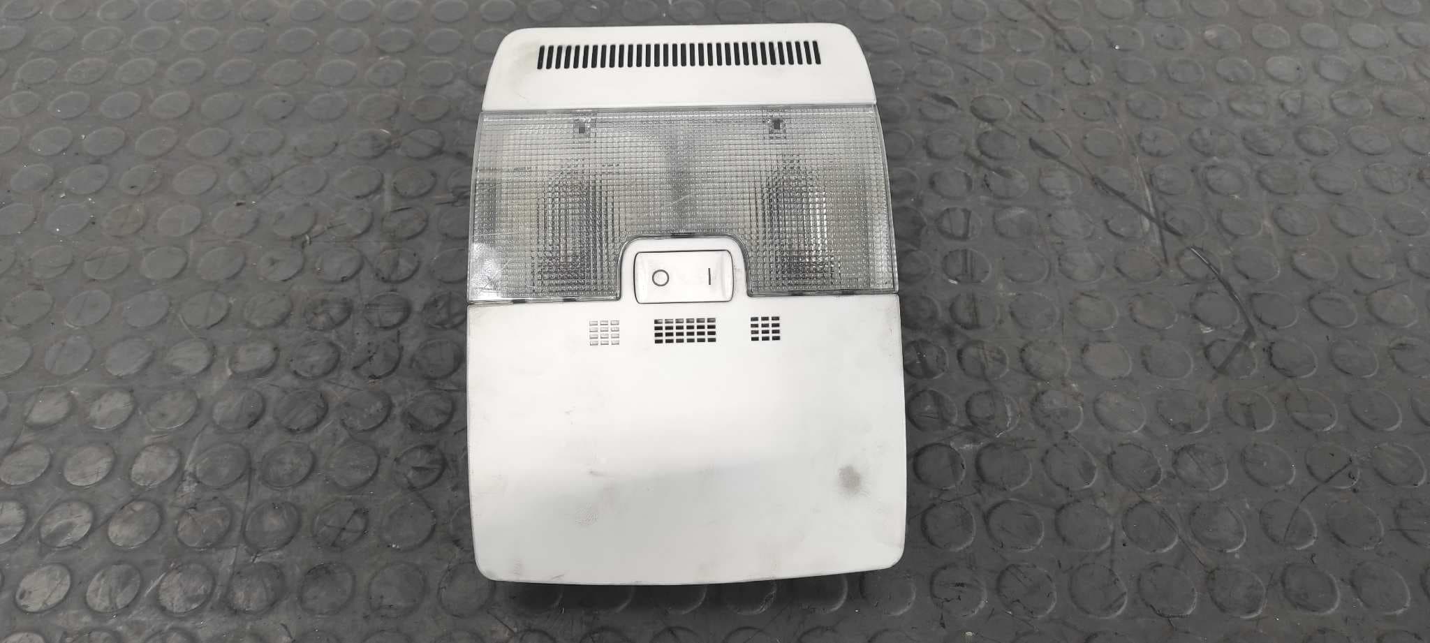 Recambio de LUZ INTERIOR para AUDI A3 SPORTBACK (8P) 2.0 TDI BKD referencia OEM IAM 8P0947135D   - BLANCO