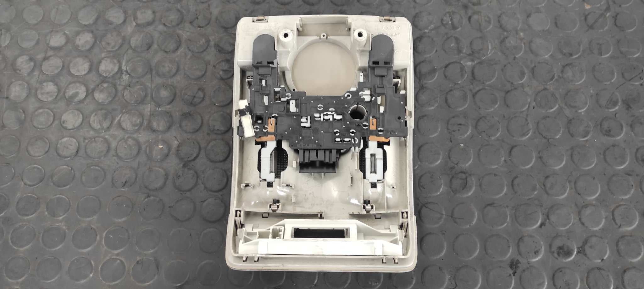 Recambio de LUZ INTERIOR para AUDI A3 SPORTBACK (8P) 2.0 TDI BKD referencia OEM IAM 8P0947135D   - BLANCO 2