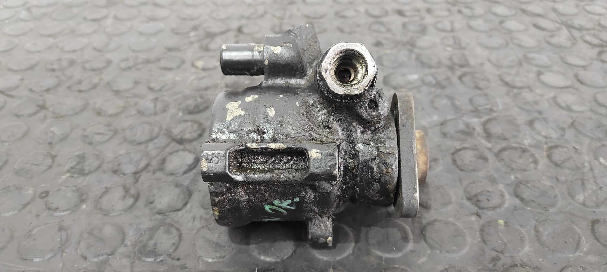 Recambio de BOMBA DIRECCION para FORD SCORPIO BERL./TURNIER 2.9 V6 24V CAT COSWORTH   referencia OEM IAM 26016947   - NEGRO 6