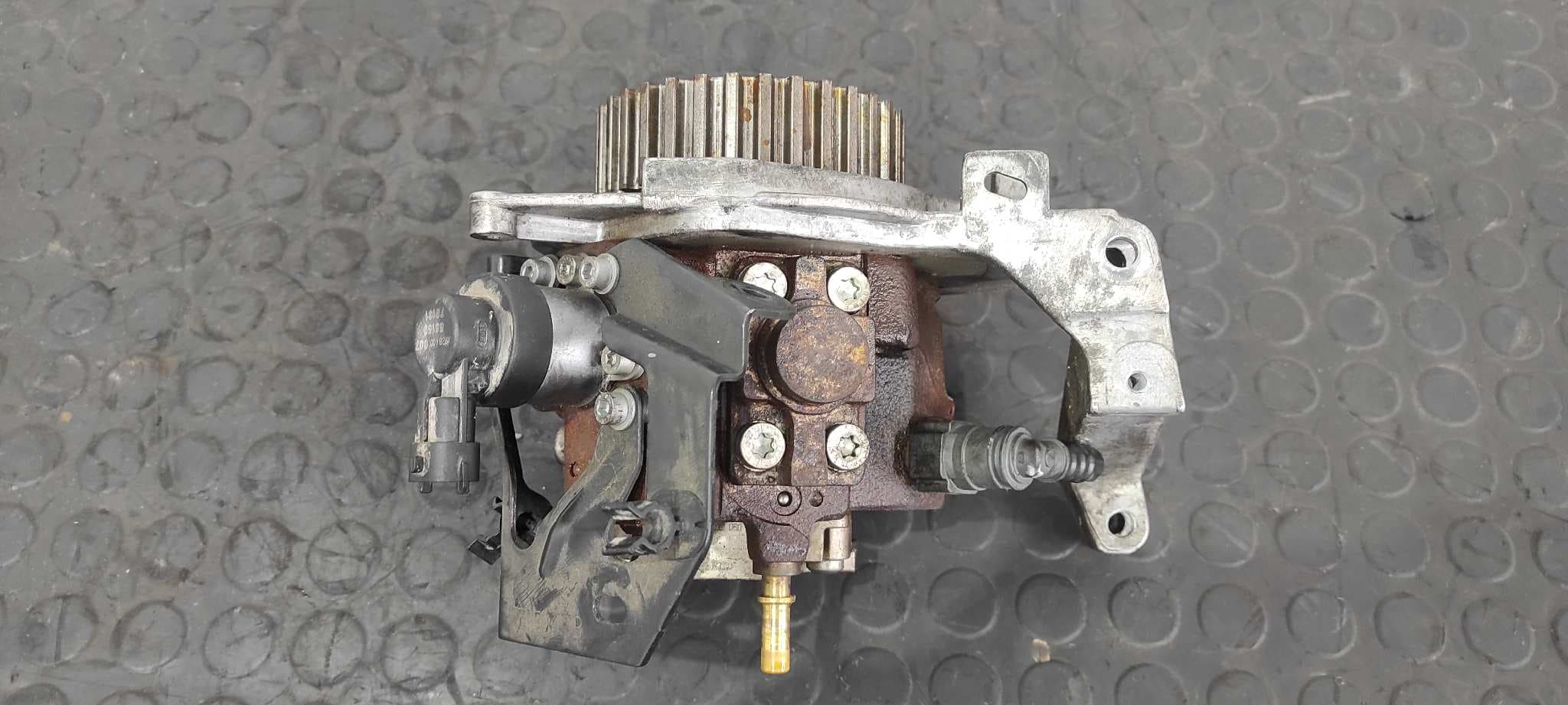 Recambio de BOMBA INYECCION para CITROEN C4 PICASSO Cool 9HZ referencia OEM IAM 9656300380   - GRIS 4