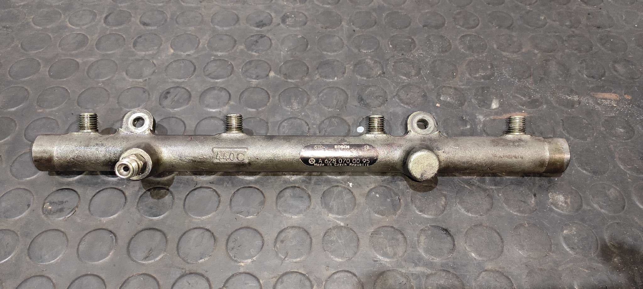 Recambio de RAMPA INYECTORA para MERCEDES-BENZ CLASE G (W463) OM628962 referencia OEM IAM A6280700095