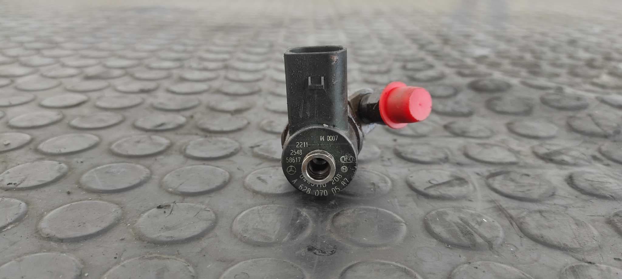 Recambio de INYECTOR para MERCEDES-BENZ CLASE G (W463) OM628962 referencia OEM IAM A6280700587 2