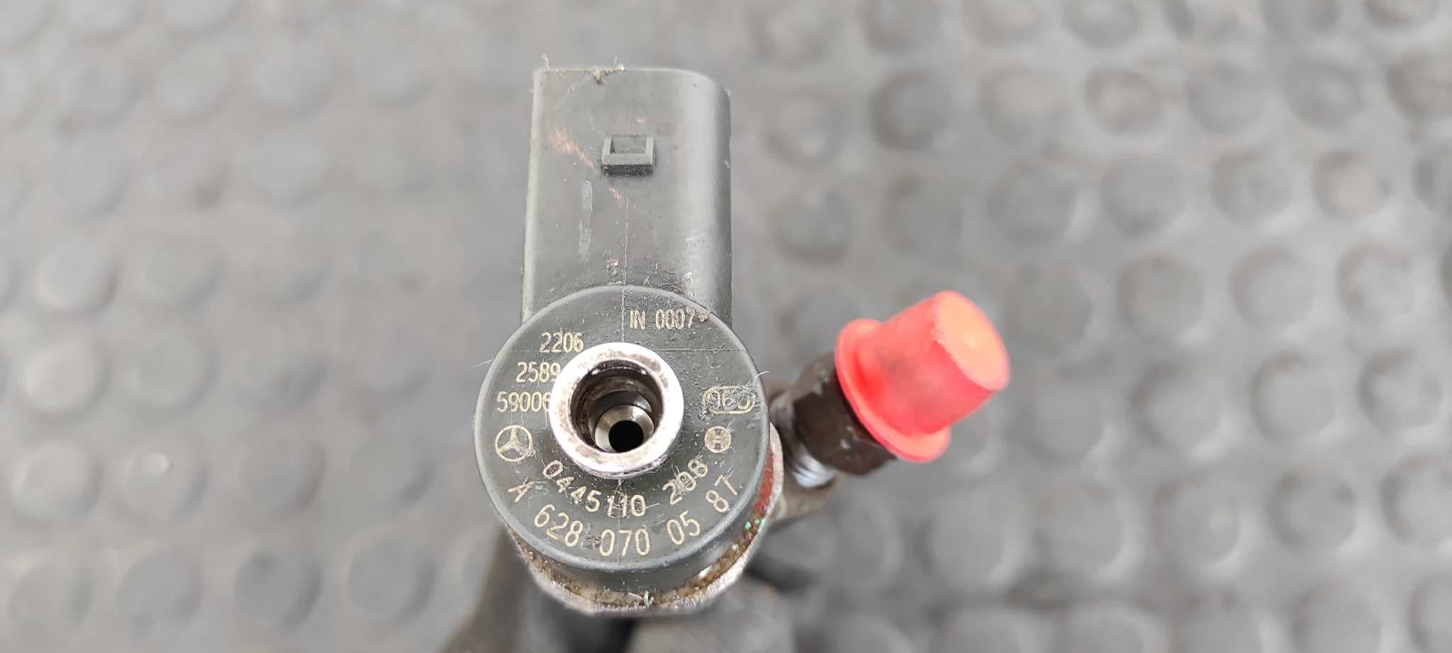 Recambio de INYECTOR para MERCEDES-BENZ CLASE G (W463) OM628962 referencia OEM IAM A6280700587 4