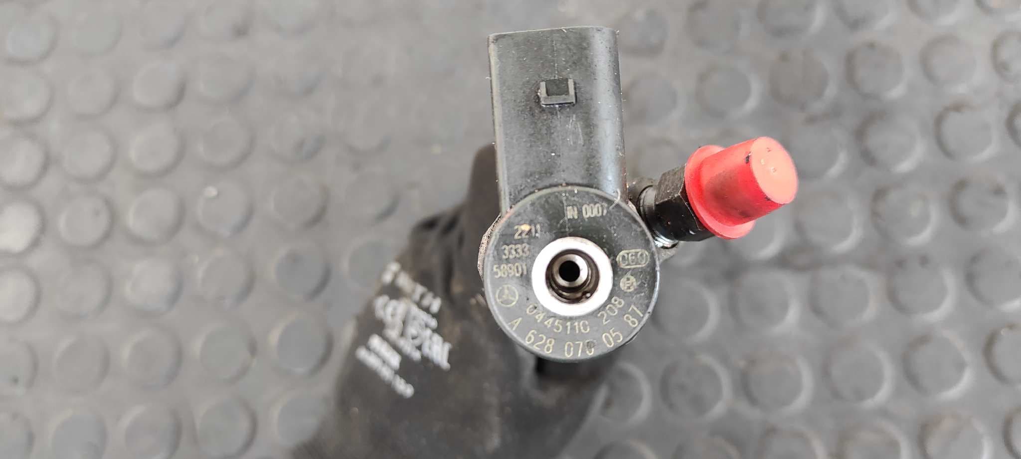Recambio de INYECTOR para MERCEDES-BENZ CLASE G (W463) OM628962 referencia OEM IAM A6280700587 4