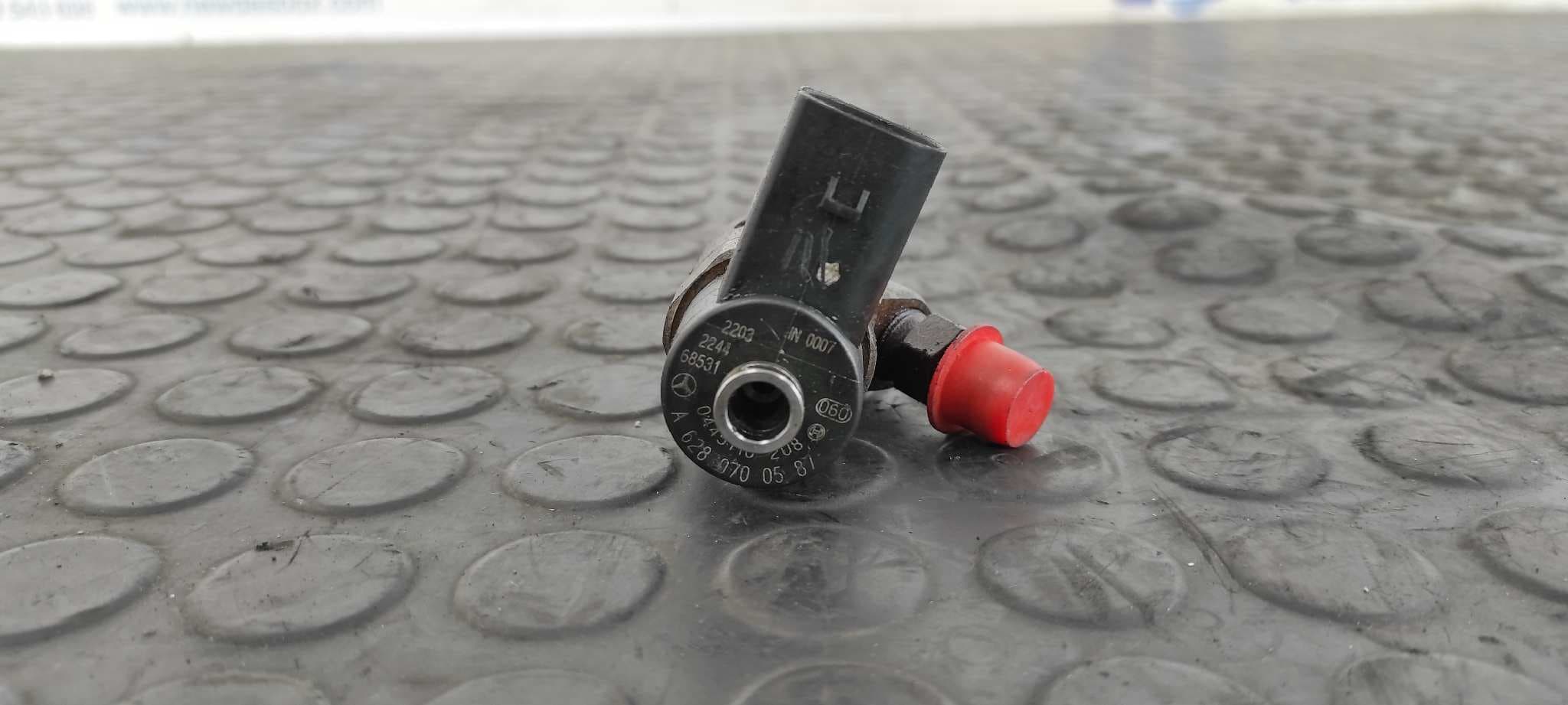 Recambio de INYECTOR para MERCEDES-BENZ CLASE G (W463) OM628962 referencia OEM IAM A6280700587 4
