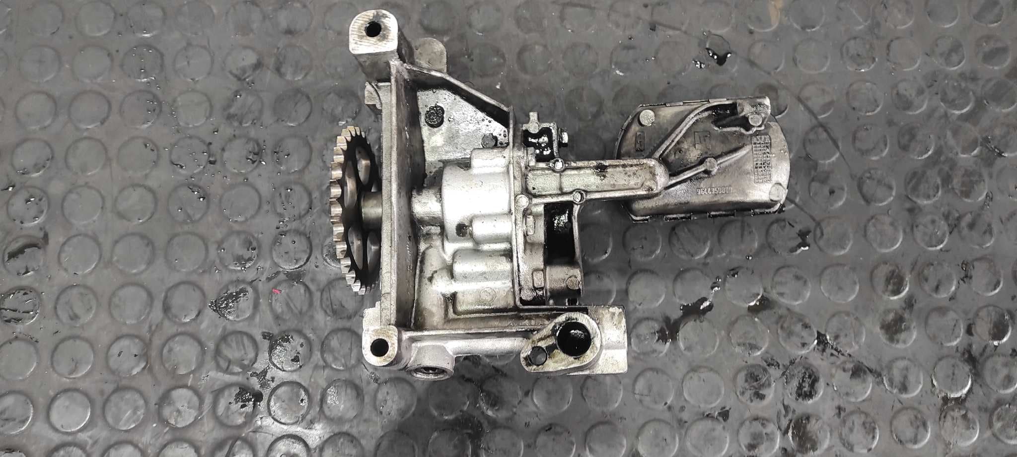 Recambio de BOMBA ACEITE para PEUGEOT 407 RHRDW10BTED4 referencia OEM IAM 9644350880   - PLATA 7