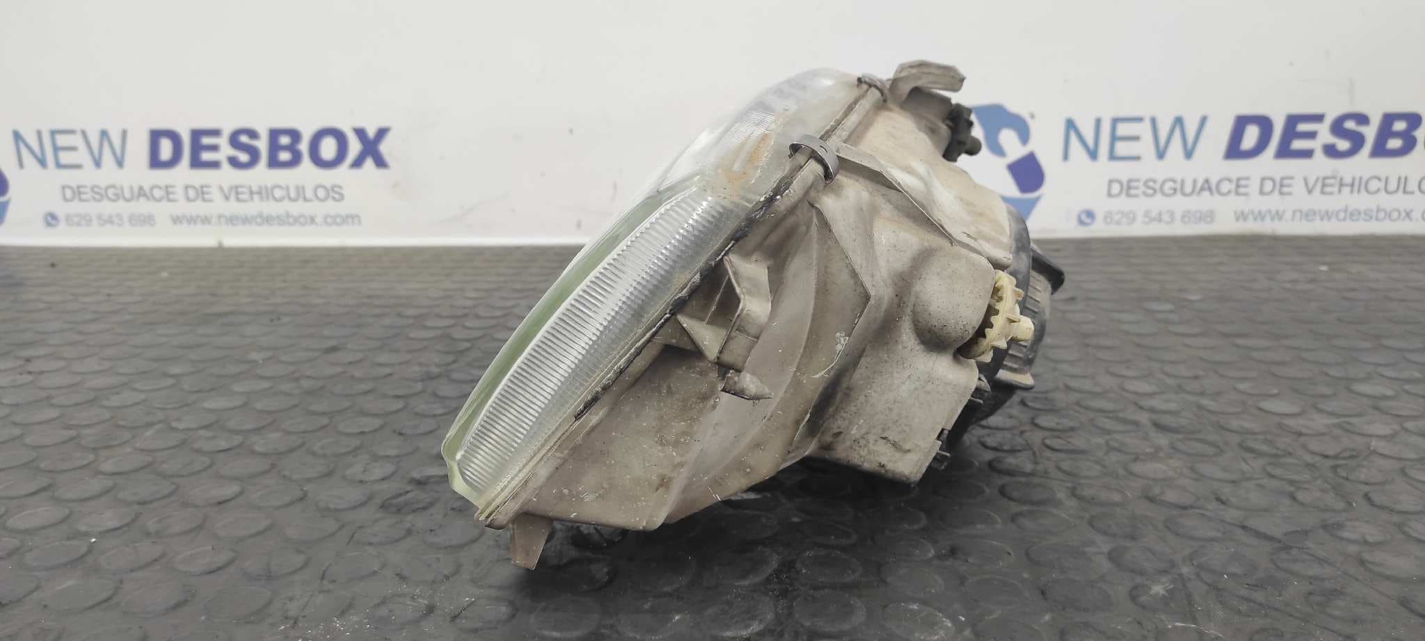 Recambio de FARO DERECHO para VOLKSWAGEN VENTO (1H2) GL 2E referencia OEM IAM 1395400R   - ROJO 4