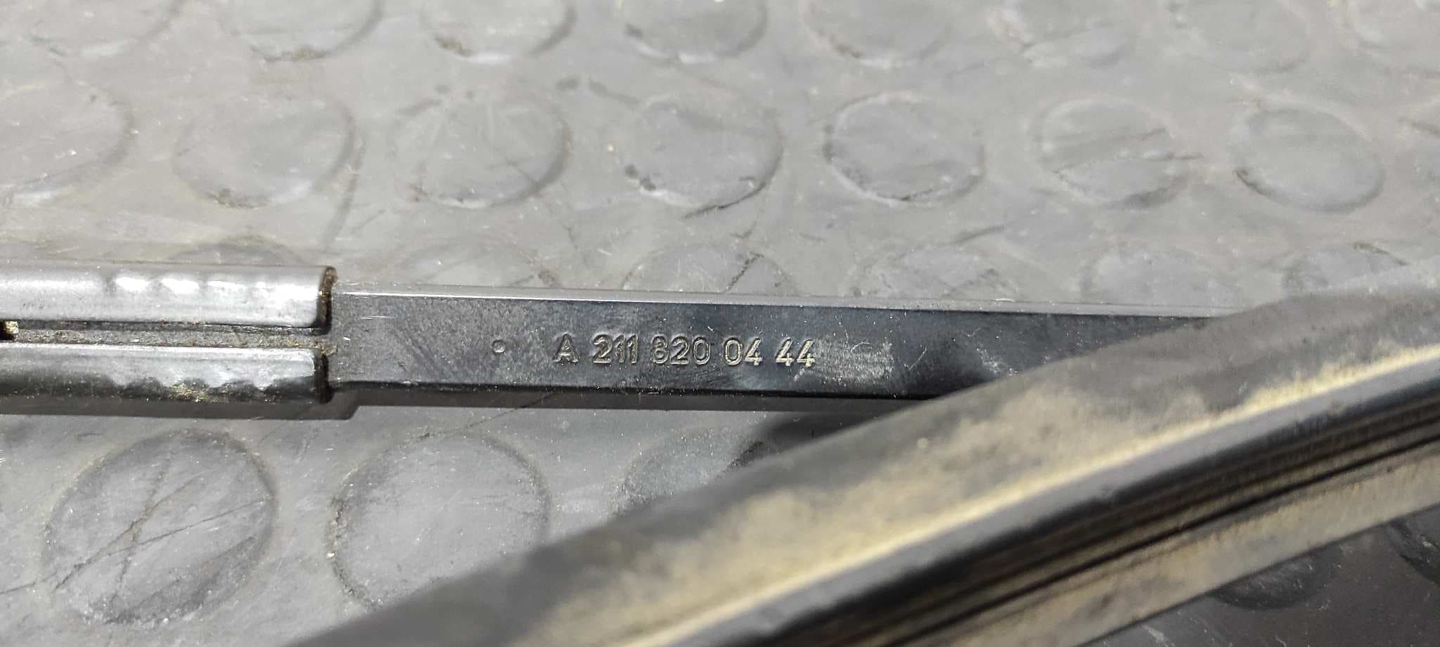 Recambio de BRAZO LIMPIA DELANTERO DERECHO para MERCEDES-BENZ CLASE E (W211) BERLINA E 270 CDI (211.016) OM647961 referencia OEM IAM A2118200444   - AZUL 4