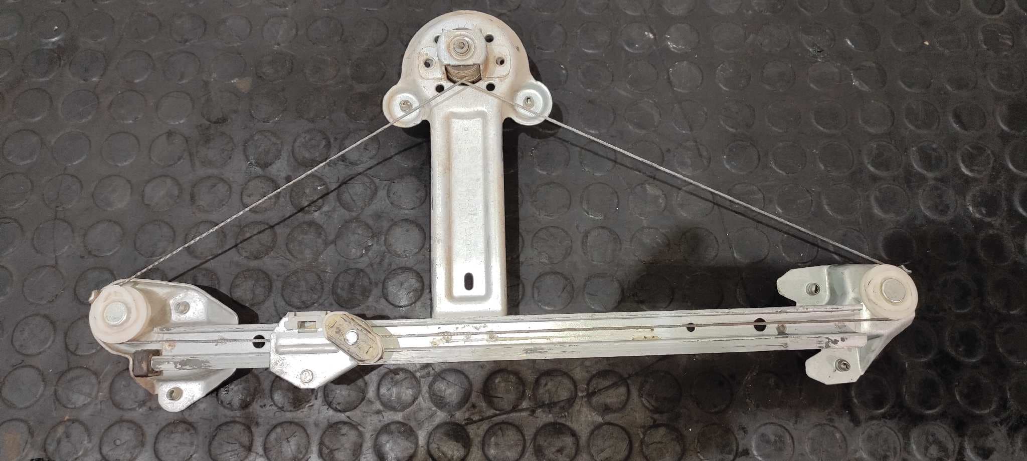 Recambio de ELEVALUNAS TRASERO DERECHO para OPEL ASTRA H BER. Edition Z19DTH referencia OEM IAM 13100420   - NEGRO 4