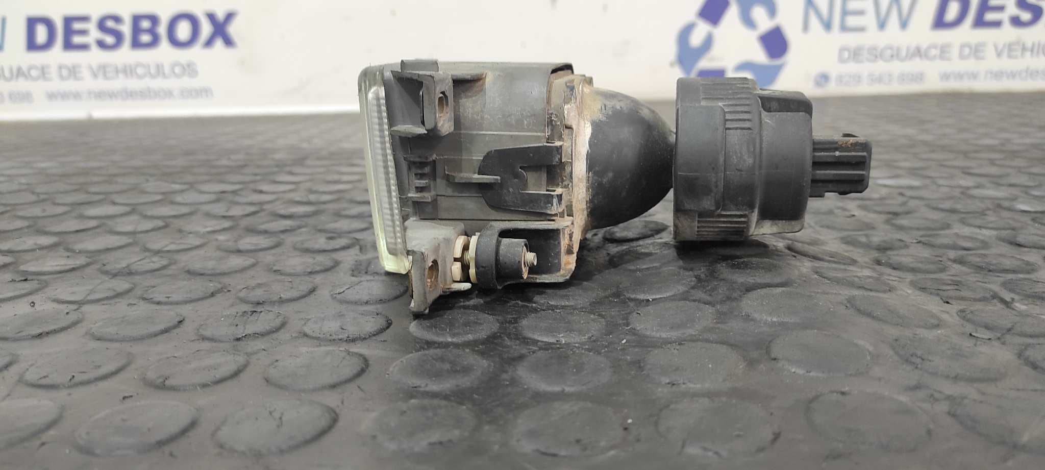 Recambio de FARO ANTINIEBLA IZQUIERDO para VOLKSWAGEN VENTO (1H2) GL 2E referencia OEM IAM 139355L   - ROJO 2