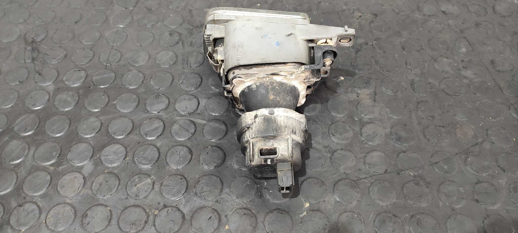 Recambio de FARO ANTINIEBLA IZQUIERDO para VOLKSWAGEN VENTO (1H2) GL 2E referencia OEM IAM 139355L   - ROJO 4
