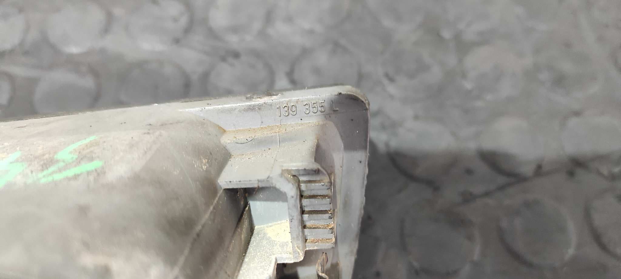 Recambio de FARO ANTINIEBLA IZQUIERDO para VOLKSWAGEN VENTO (1H2) GL 2E referencia OEM IAM 139355L   - ROJO 7