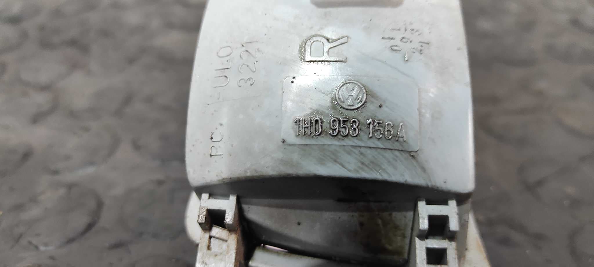 Recambio de PILOTO DELANTERO DERECHO para VOLKSWAGEN VENTO (1H2) GL 2E referencia OEM IAM 1H0953156A   - ROJO 6