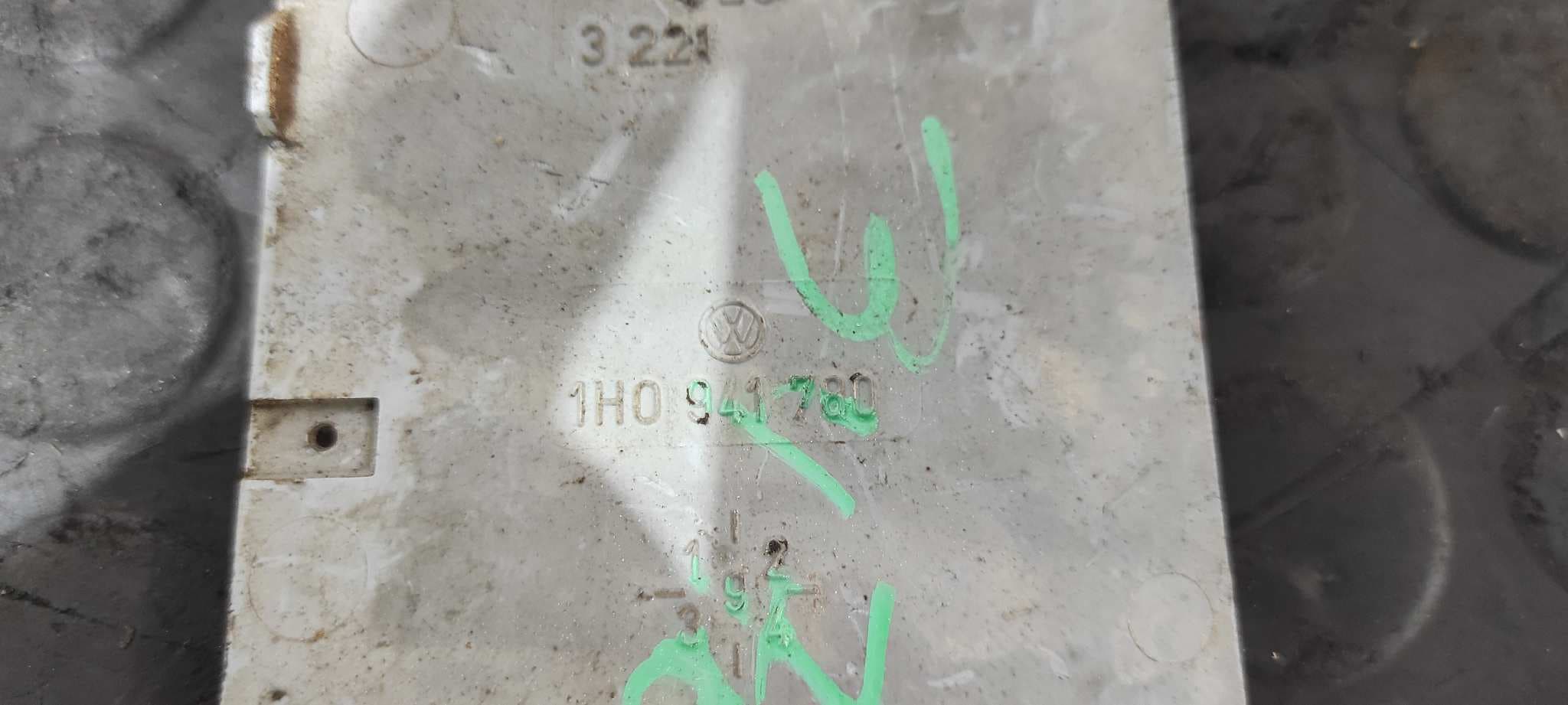 Recambio de PILOTO DELANTERO DERECHO para VOLKSWAGEN VENTO (1H2) GL 2E referencia OEM IAM 1H0953156A   - ROJO 4