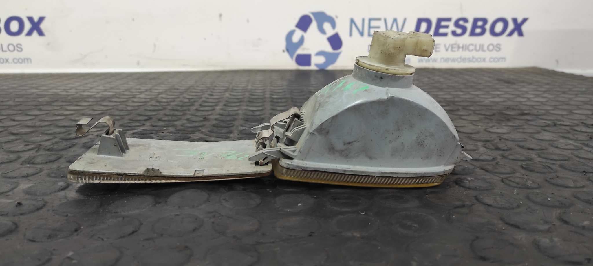 Recambio de PILOTO DELANTERO DERECHO para VOLKSWAGEN VENTO (1H2) GL 2E referencia OEM IAM 1H0953156A   - ROJO 2