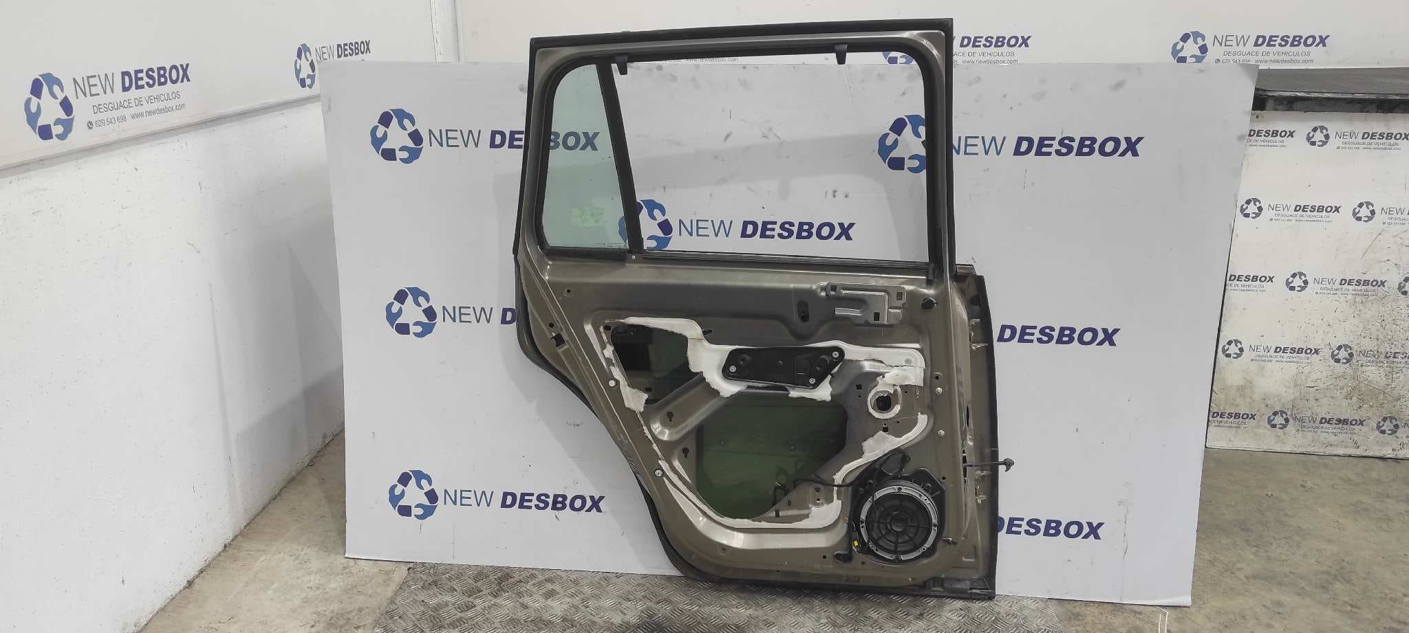 Recambio de PUERTA TRASERA IZQUIERDA para CITROEN C4 GRAND PICASSO RHJDW10BTED4 referencia OEM IAM    - MARRON 2