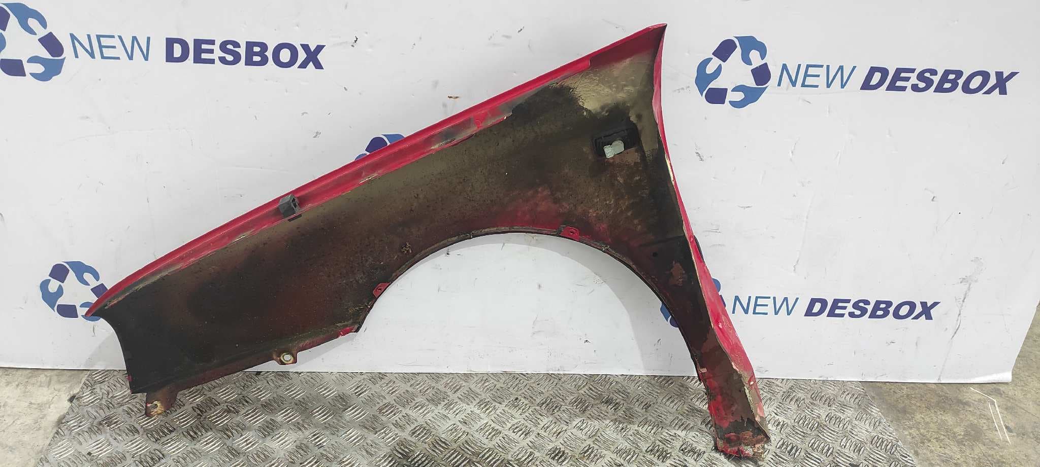 Recambio de ALETA DELANTERA DERECHA para VOLKSWAGEN VENTO (1H2) GL 2E referencia OEM IAM    - ROJO 3