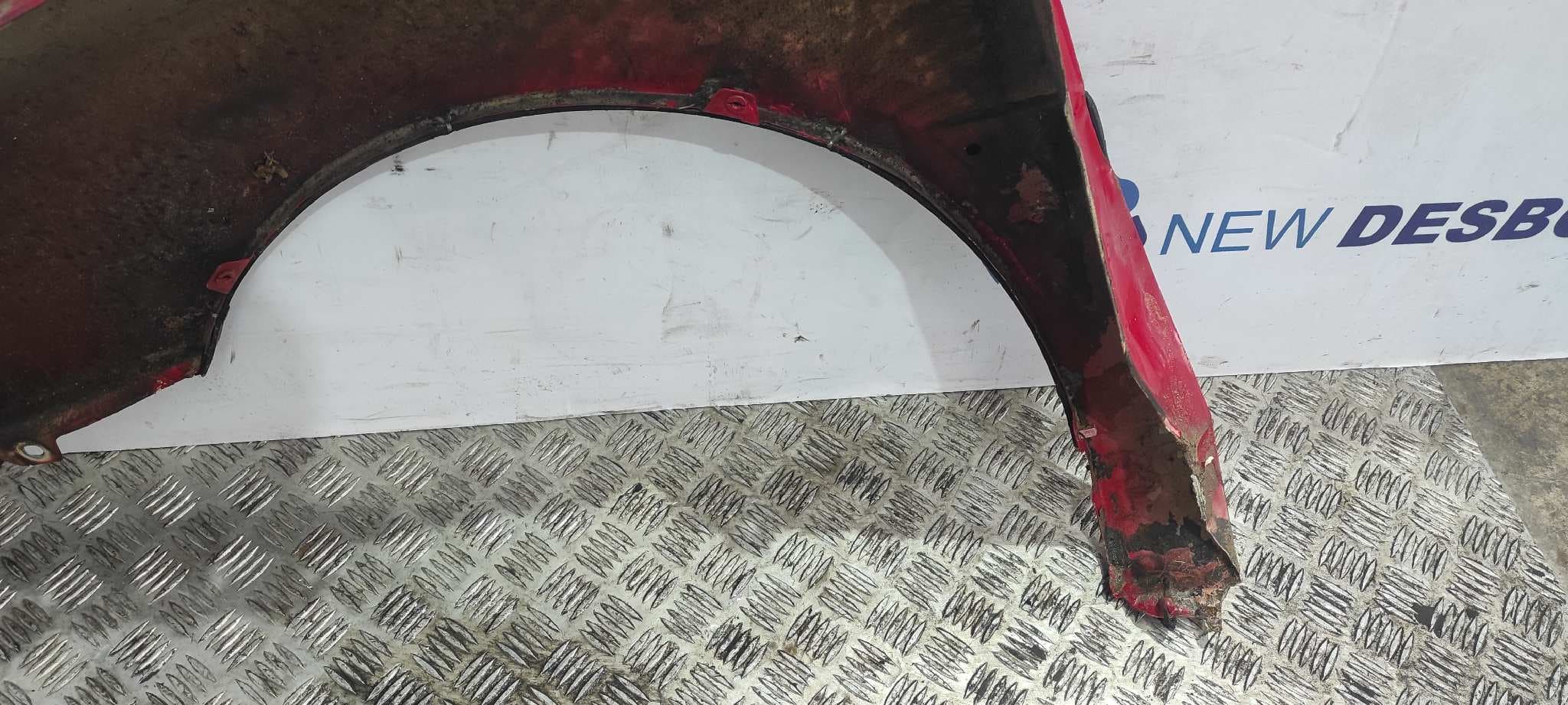 Recambio de ALETA DELANTERA DERECHA para VOLKSWAGEN VENTO (1H2) GL 2E referencia OEM IAM    - ROJO 5