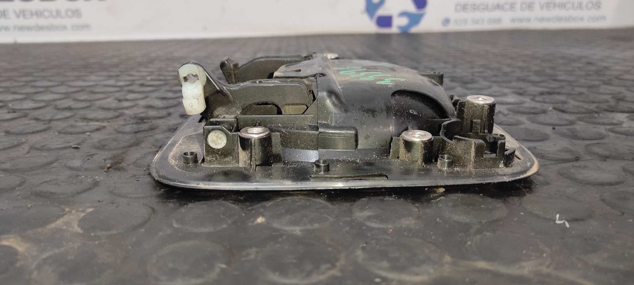 Recambio de MANETA DELANTERA IZQUIERDA para NISSAN CABSTAR YD25 EURO4 YD25 EURO 4 referencia OEM IAM    - BLANCO 3