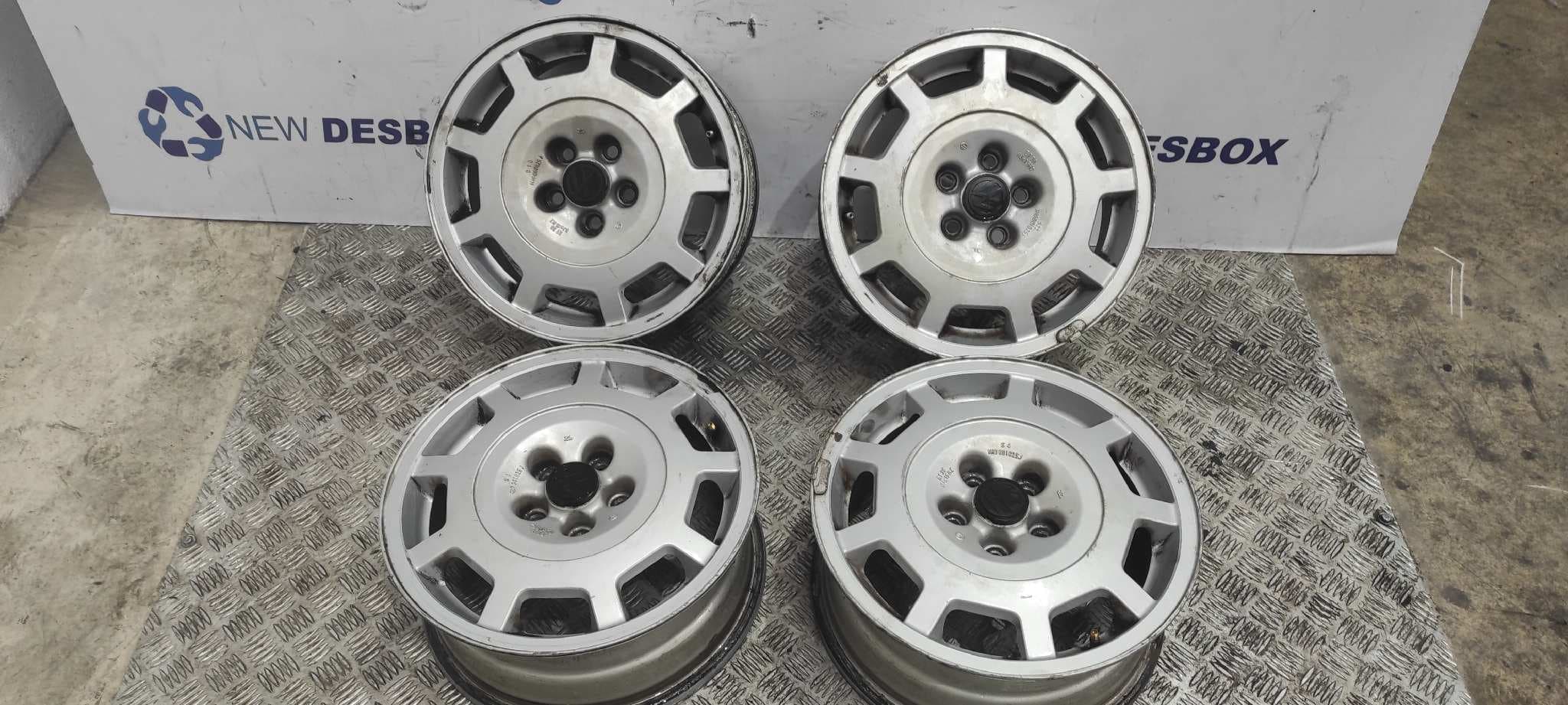 Recambio de JUEGO LLANTAS para VOLKSWAGEN VENTO (1H2) GL 2E referencia OEM IAM 1H0601025J   - ROJO