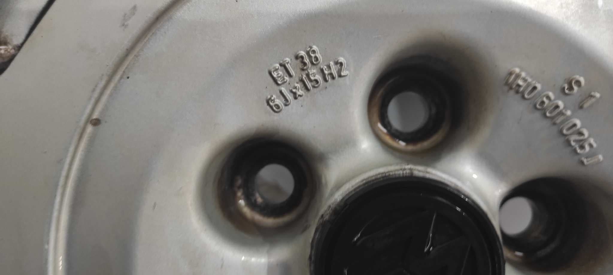 Recambio de JUEGO LLANTAS para VOLKSWAGEN VENTO (1H2) GL 2E referencia OEM IAM 1H0601025J   - ROJO 4