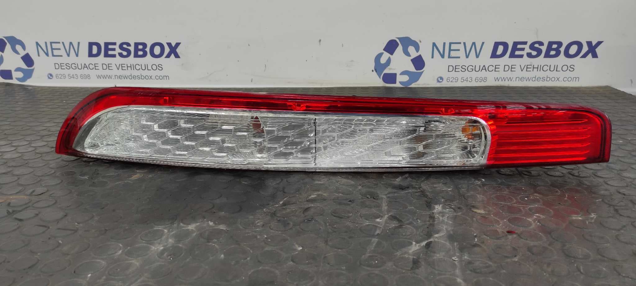 Recambio de PILOTO TRASERO IZQUIERDO para FORD FOCUS LIM. (CB4) Titanium G8DB referencia OEM IAM    - BLANCO