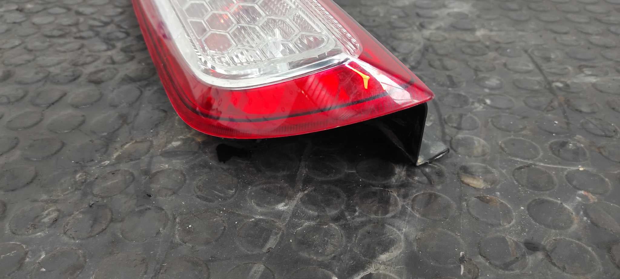 Recambio de PILOTO TRASERO IZQUIERDO para FORD FOCUS LIM. (CB4) Titanium G8DB referencia OEM IAM    - BLANCO 8