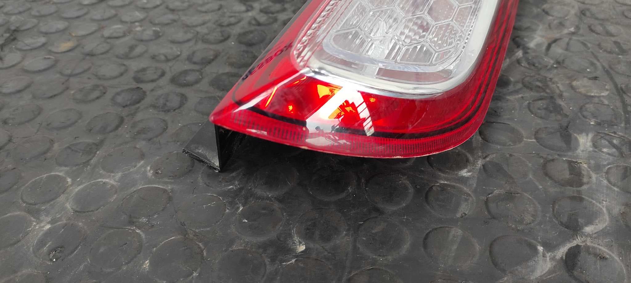 Recambio de PILOTO TRASERO DERECHO para FORD FOCUS LIM. (CB4) Titanium G8DB referencia OEM IAM    - BLANCO 4
