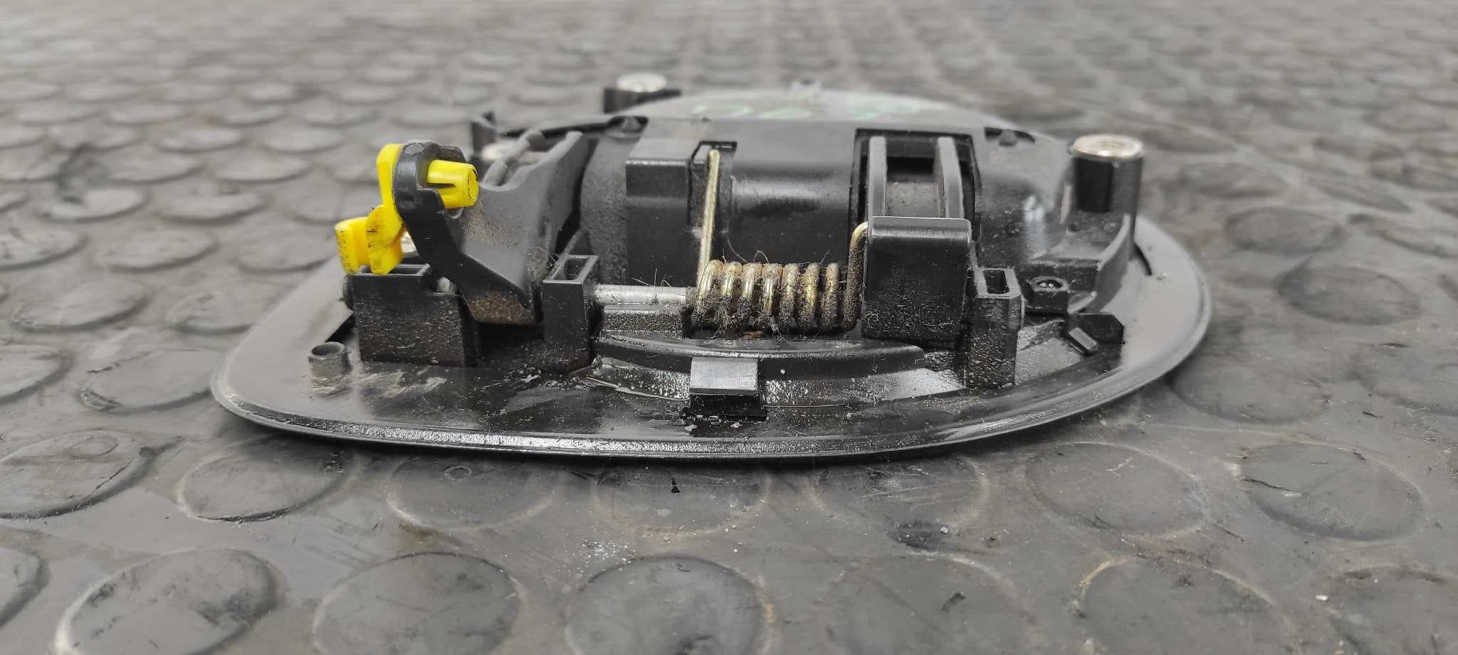 Recambio de MANETA DELANTERA DERECHA para NISSAN CABSTAR YD25 EURO 4 referencia OEM IAM    - BLANCO 3