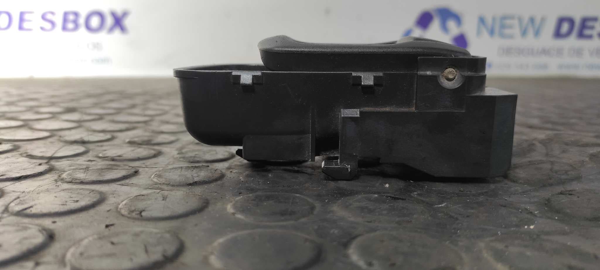 Recambio de MANETA INTERIOR DELANTERA IZQUIERDA para NISSAN CABSTAR YD25 EURO4 YD25 EURO 4 referencia OEM IAM    - BLANCO 2