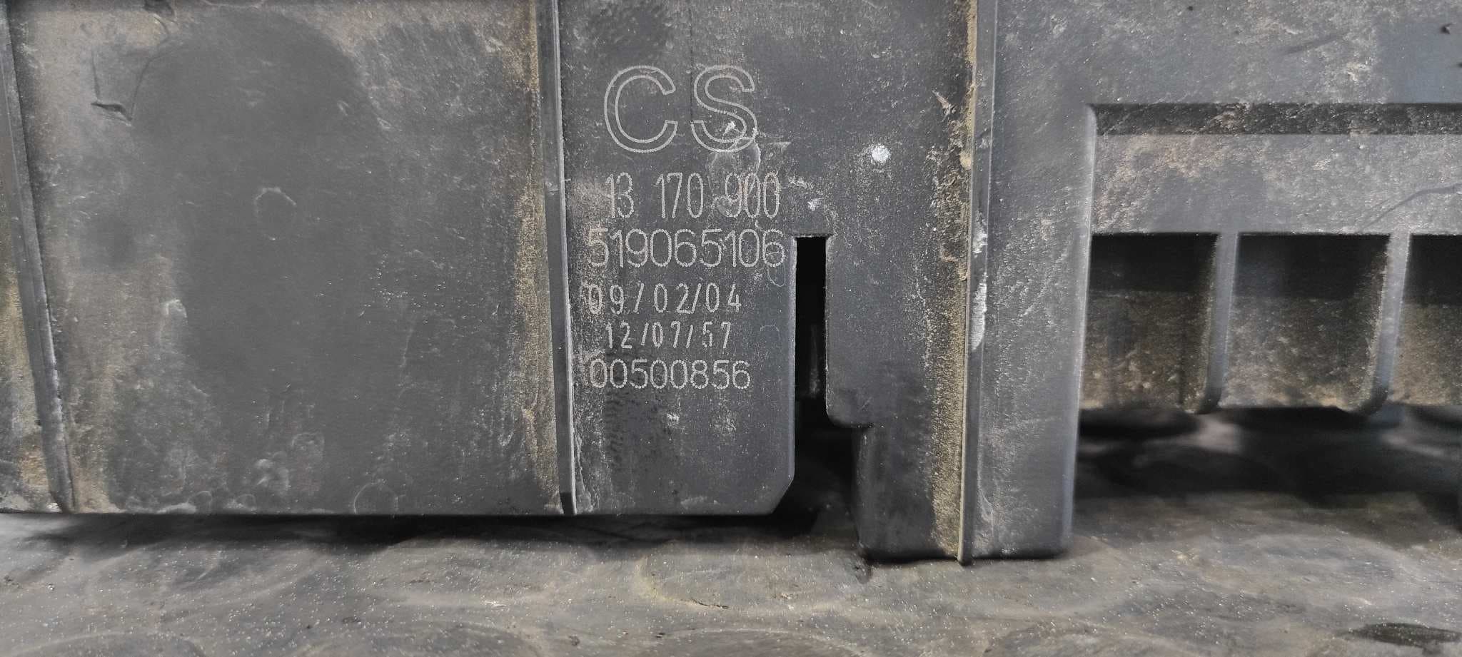 Recambio de CAJA RELES / FUSIBLES para OPEL VECTRA C BERLINA Club Y22DTR referencia OEM IAM 13170900   - GRIS 2