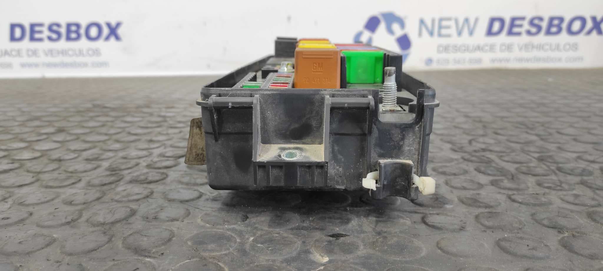 Recambio de CAJA RELES / FUSIBLES para OPEL VECTRA C BERLINA Club Y22DTR referencia OEM IAM 13170900   - GRIS 7