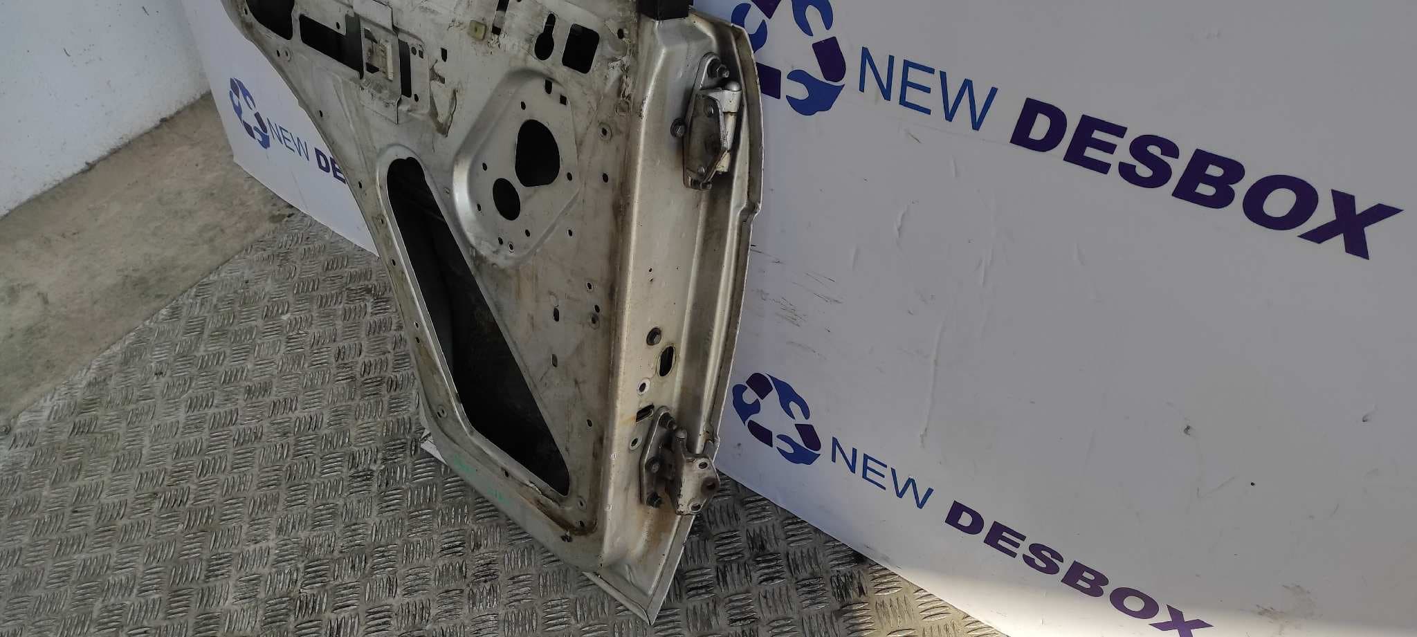Recambio de PUERTA TRASERA IZQUIERDA para LAND ROVER RANGE ROVER referencia OEM IAM 8