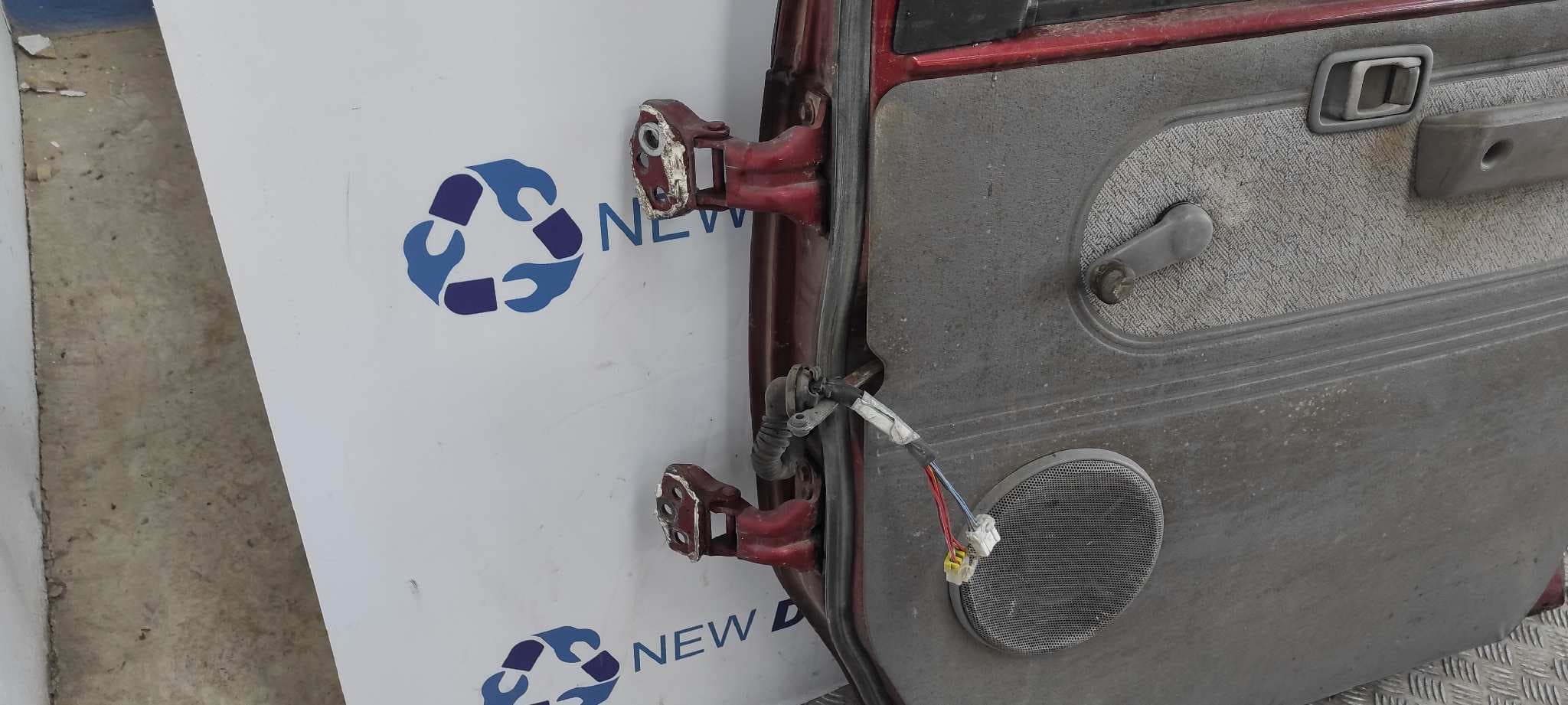 Recambio de PUERTA DELANTERA DERECHA para NISSAN SERENA (C23M) LD23 referencia OEM IAM    - ROJO 7