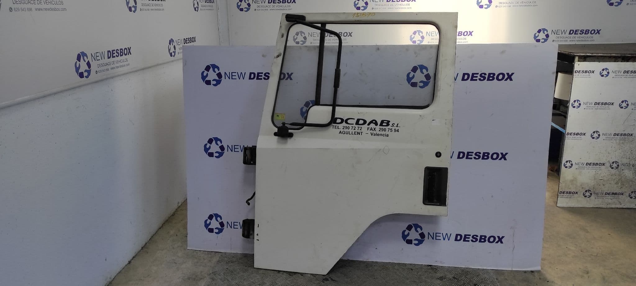 Recambio de PUERTA DELANTERA IZQUIERDA para NISSAN L-35 B4.40 TURBO B4.40 TURBO referencia OEM IAM - BLANCO