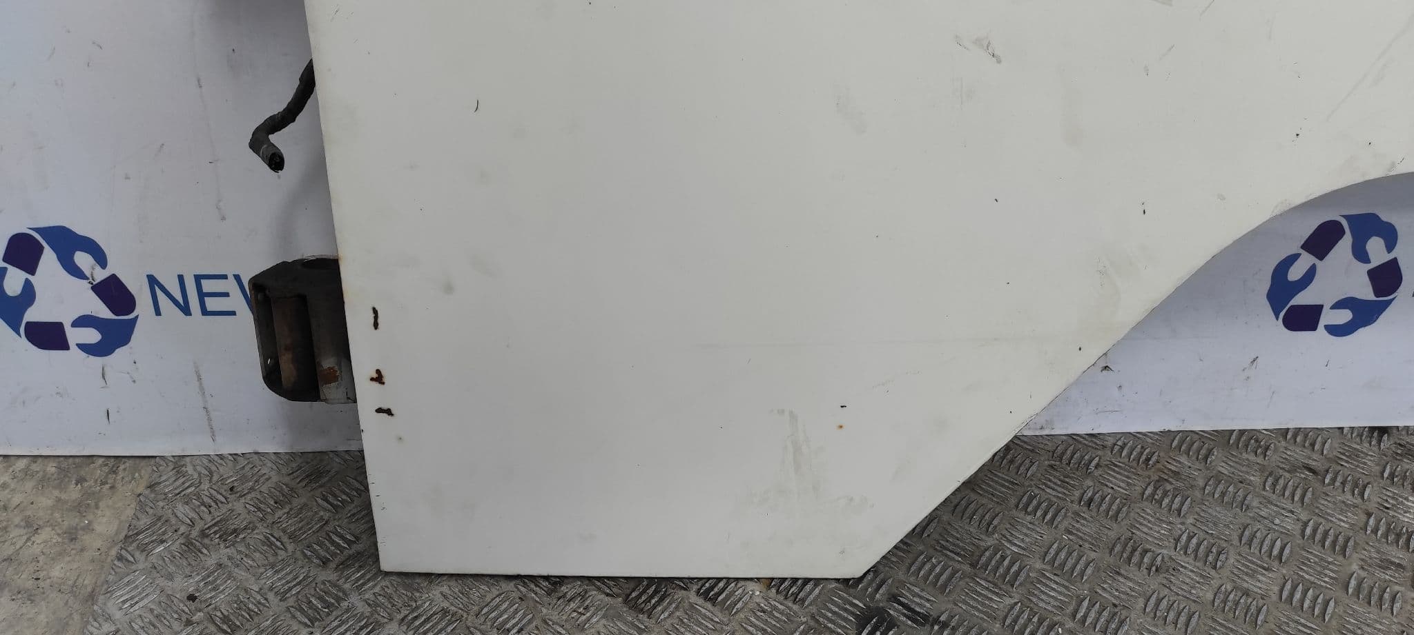 Recambio de PUERTA DELANTERA IZQUIERDA para NISSAN L-35 B4.40 TURBO  B4.40 TURBO referencia OEM IAM    - BLANCO 2