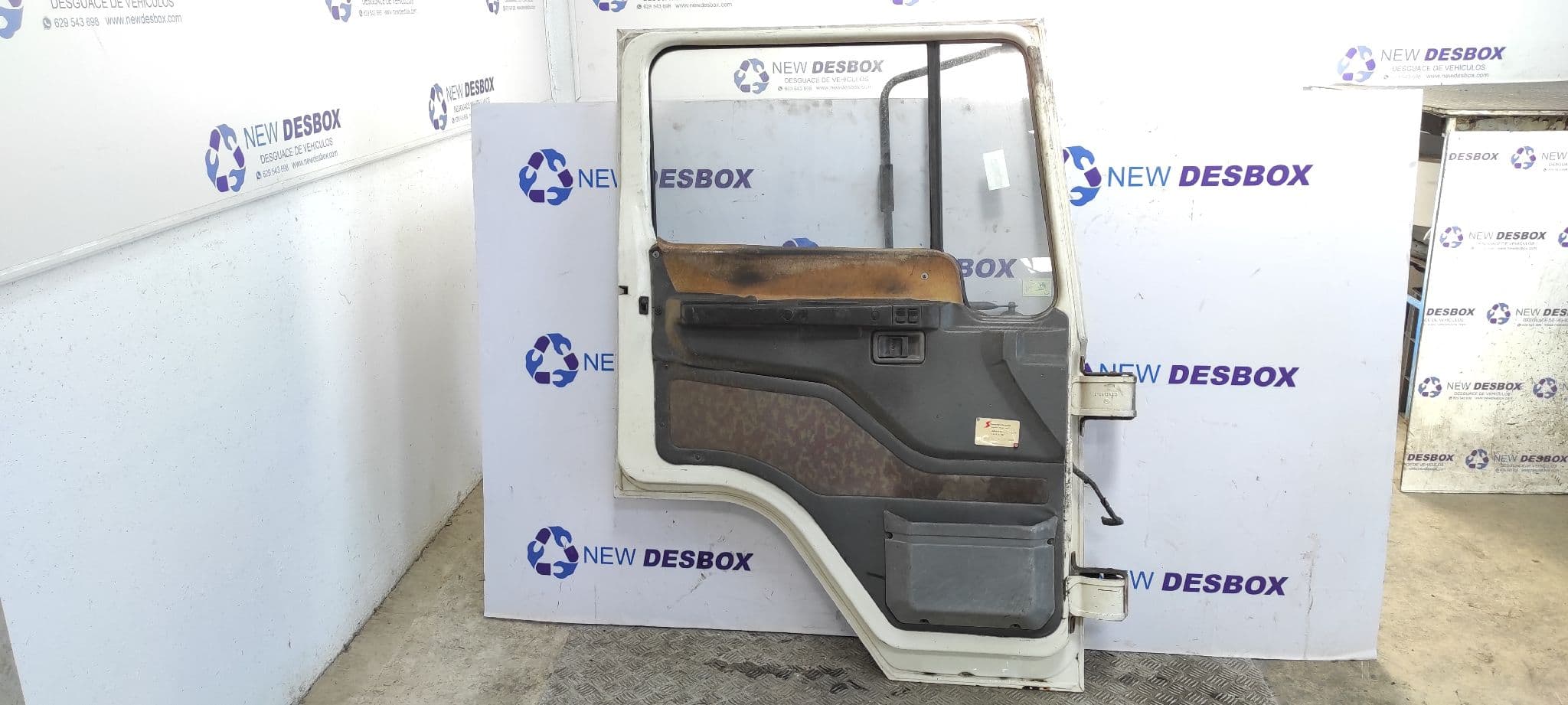 Recambio de PUERTA DELANTERA IZQUIERDA para NISSAN L-35 B4.40 TURBO  B4.40 TURBO referencia OEM IAM    - BLANCO 7