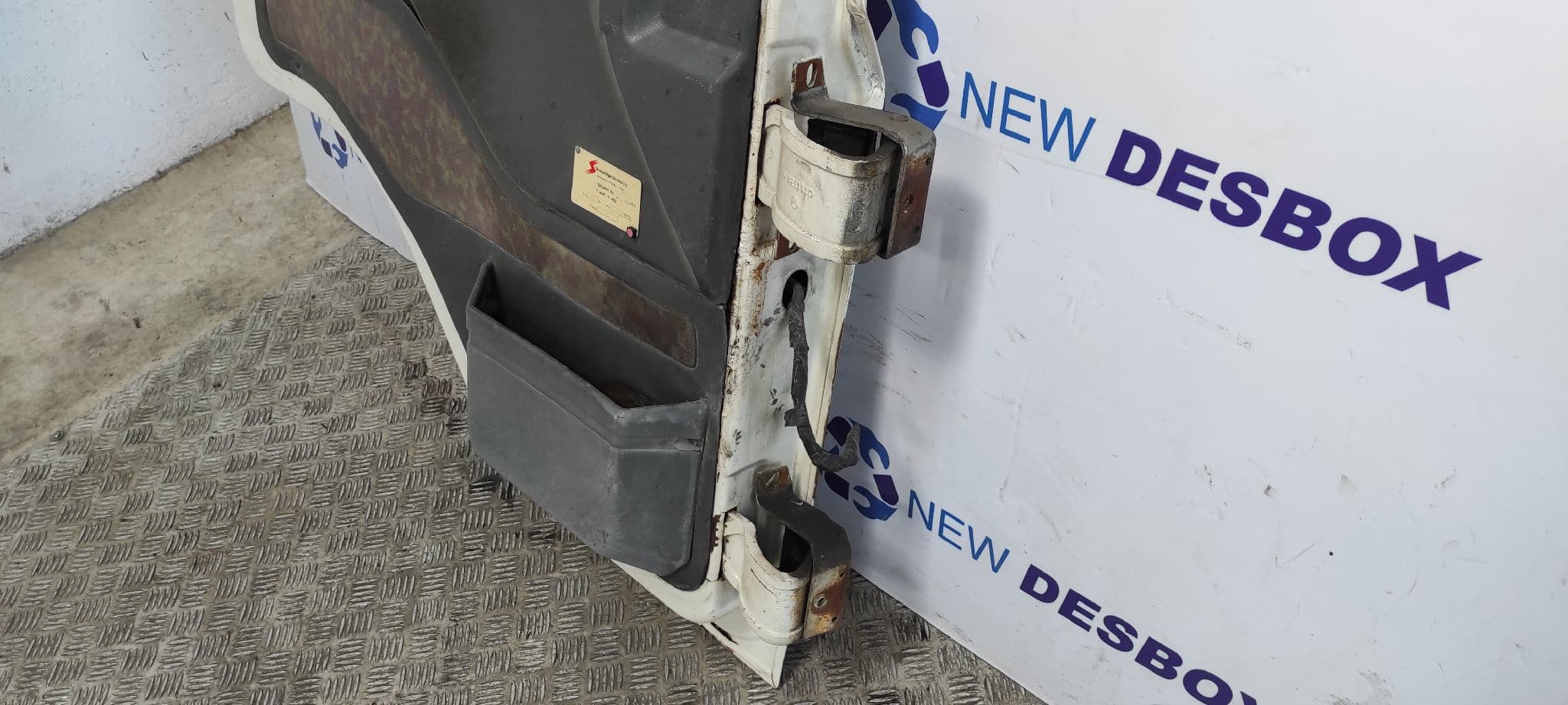 Recambio de PUERTA DELANTERA IZQUIERDA para NISSAN L-35 B4.40 TURBO  B4.40 TURBO referencia OEM IAM    - BLANCO 4