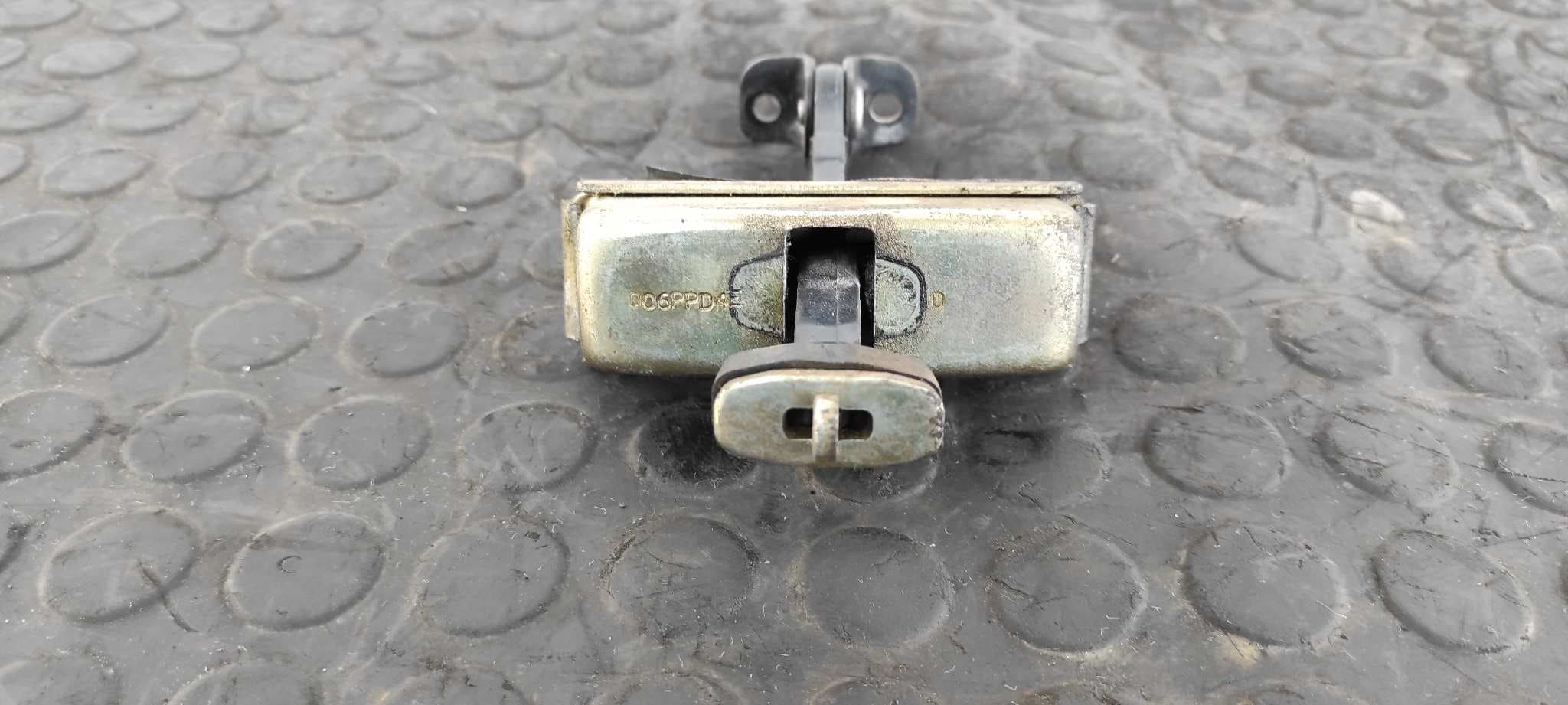 Recambio de RETENEDOR PUERTA DERECHA para FORD TRANSIT CAJA CERRADA, LARGA (FY) (2000 =>) FT  330   2.4  Express-Line D0FA referencia OEM IAM YC15V23500AG   - BLANCO 3