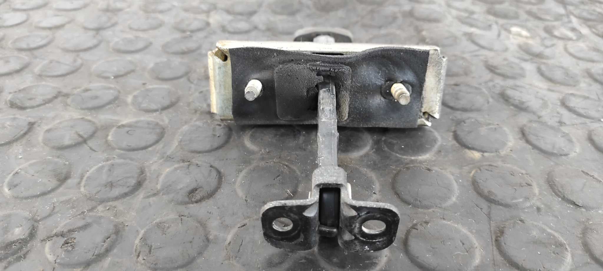 Recambio de RETENEDOR PUERTA DERECHA para FORD TRANSIT CAJA CERRADA, LARGA (FY) (2000 =>) FT  330   2.4  Express-Line D0FA referencia OEM IAM YC15V23500AG   - BLANCO 4