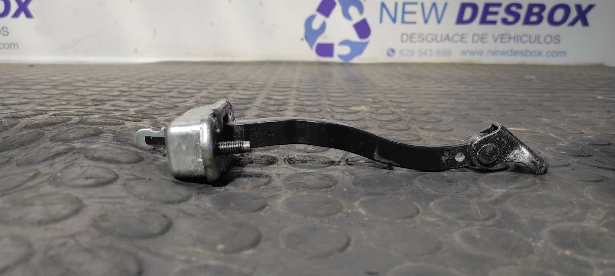Recambio de RETENEDOR PUERTA DERECHA para RENAULT CLIO III 1.5 dCi Diesel FAP K9KT7 referencia OEM IAM    - BLANCO 3