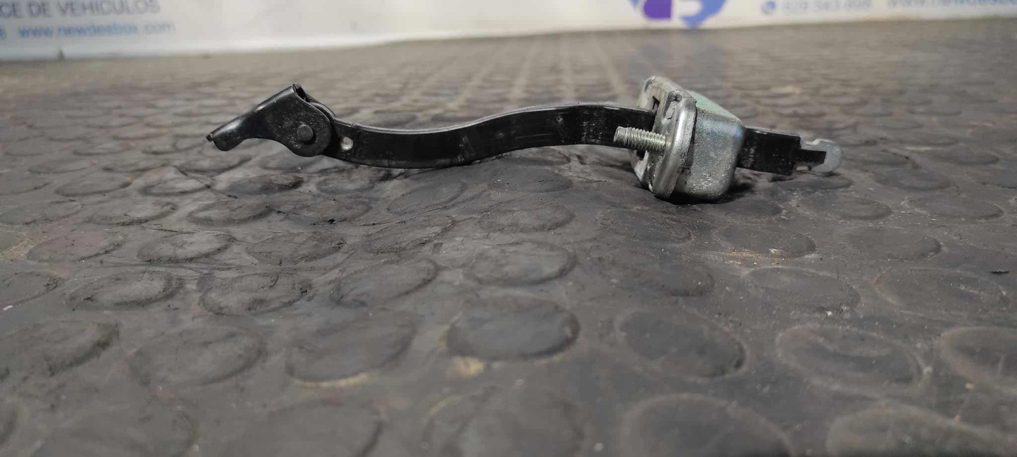 Recambio de RETENEDOR PUERTA DERECHA para RENAULT CLIO III 1.5 dCi Diesel FAP K9KT7 referencia OEM IAM    - BLANCO 3