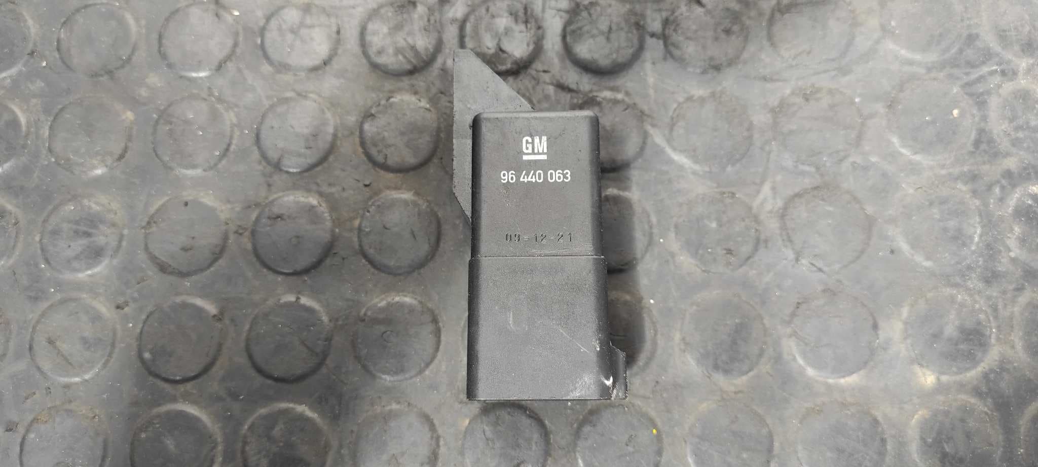 Recambio de CAJA PRECALENTAMIENTO para CHEVROLET EPICA Z20S referencia OEM IAM 96440063   - NEGRO 3