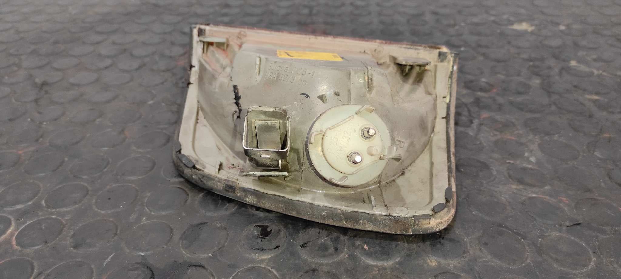 Recambio de PILOTO DELANTERO DERECHO para MERCEDES-BENZ CLASE E (W124) BERLINA E-24 300 (124.031) M104980 referencia OEM IAM 1305233107   - PLATA 3