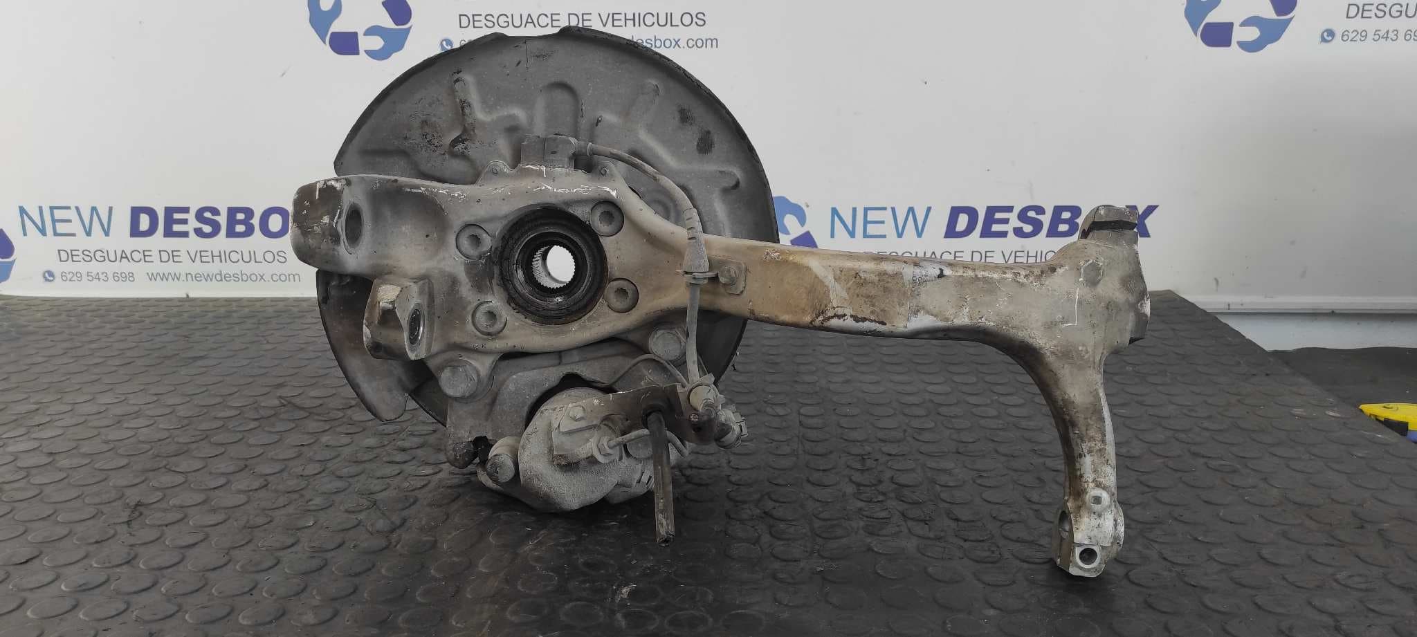 Recambio de MANGUETA DELANTERA DERECHA para AUDI A4 BERLINA (8E) AVF referencia OEM IAM 8E0407242B   - AZUL