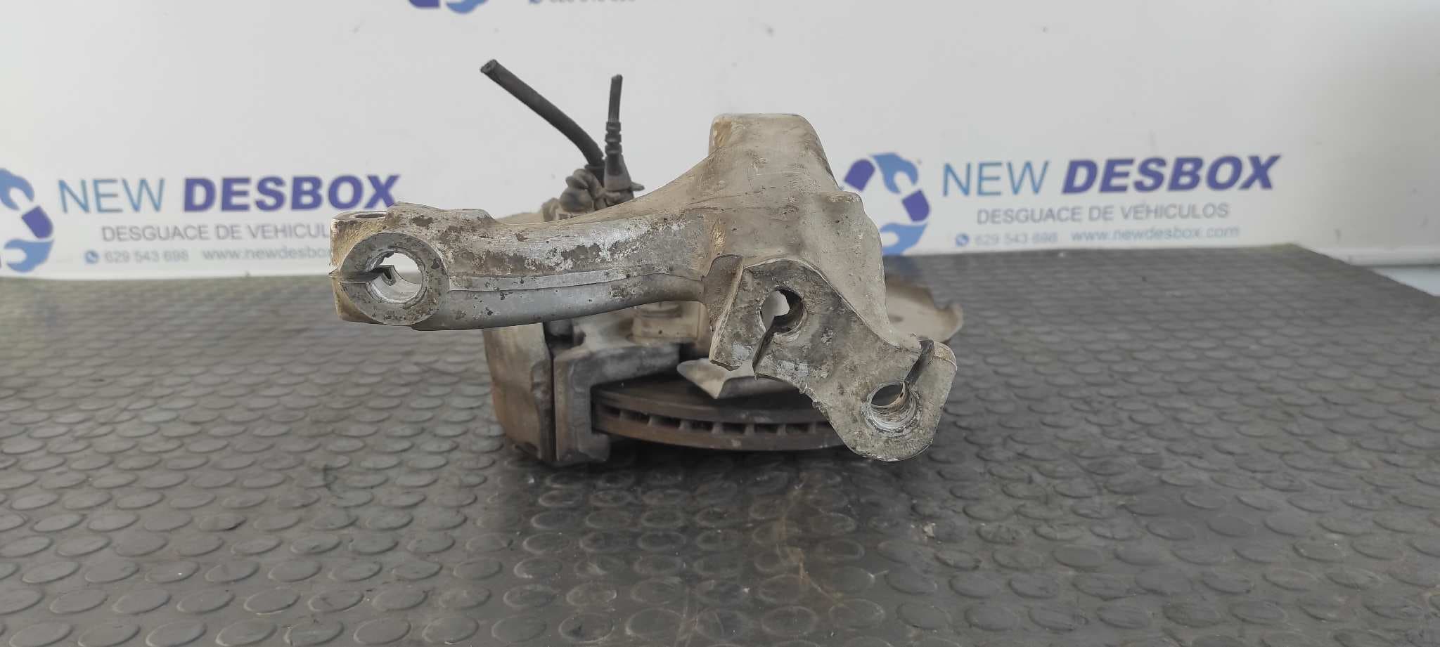 Recambio de MANGUETA DELANTERA DERECHA para AUDI A4 BERLINA (8E) AVF referencia OEM IAM 8E0407242B   - AZUL 2