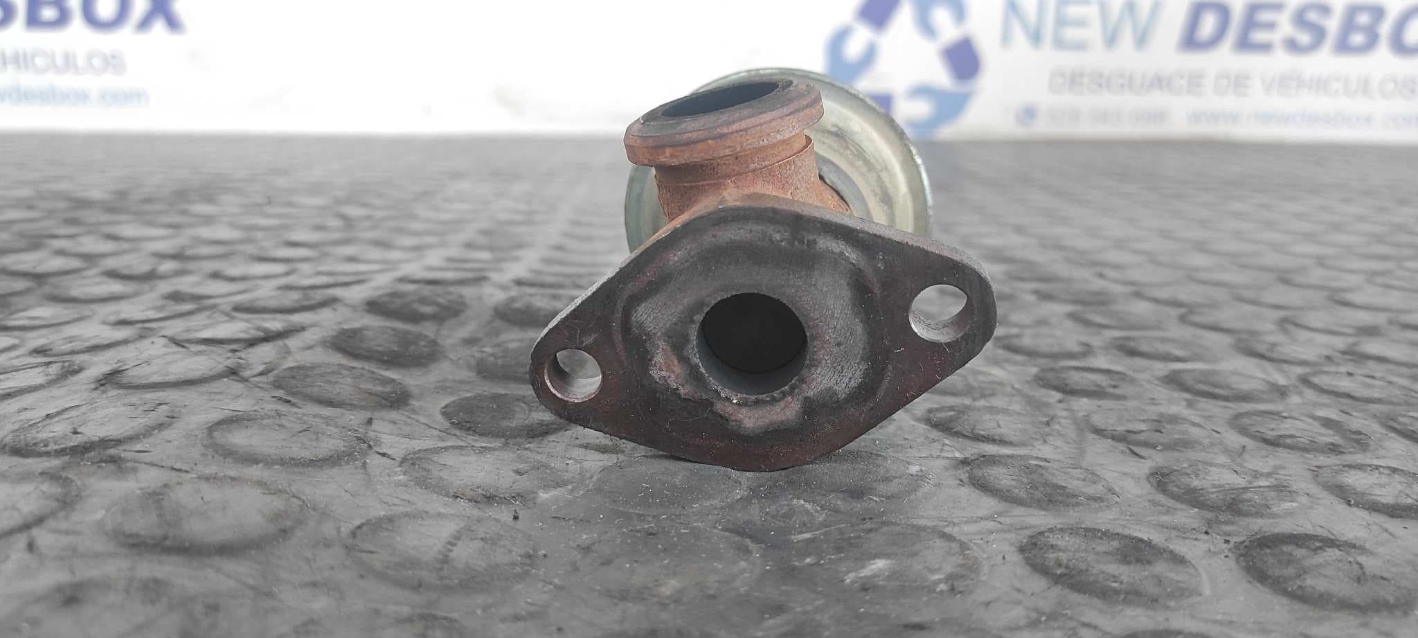 Recambio de VALVULA EGR para RENAULT KANGOO (F/KC0) ALIZE F8Q referencia OEM IAM 7700103893   - BLANCO 3