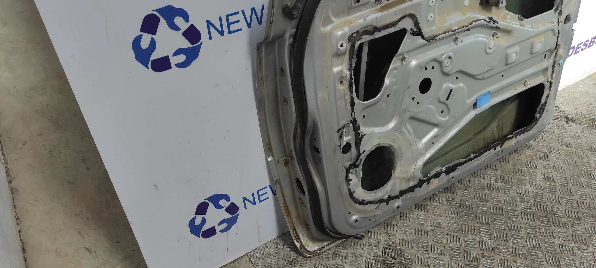Recambio de PUERTA DELANTERA DERECHA para SSANGYONG MUSSO 2.3 Turbodiesel CAT referencia OEM IAM    - GRIS 2